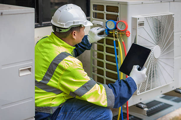 Professional Ductwork Repair technician working in Easton, TX